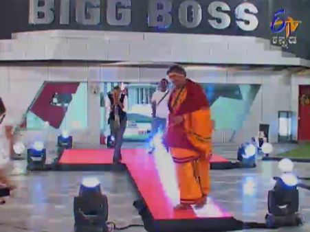 ಫ್ಯಾಷನ್ ಶೋನಲ್ಲಿ ಬ್ರಹ್ಮಾಂಡ ಶರ್ಮಾ ಕ್ಯಾಟ್ ವಾಕ್