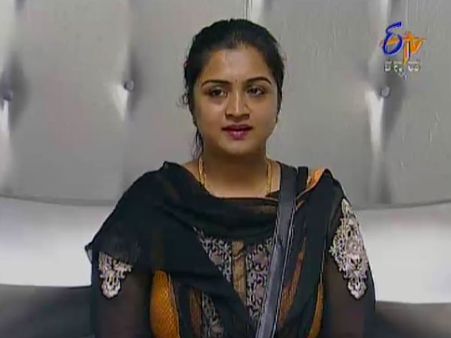 ಮನೆಯಲ್ಲಿ ವಿಜಯ್, ಸ್ಪಂದನಾ ಚುಂಬನ ವಿನಿಮಯ