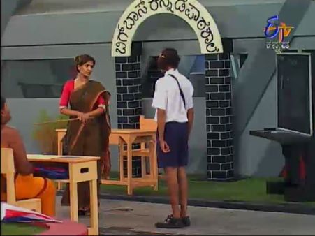 ಸೀರೆ ಬದಲಾಯಿಸಲು ಹೋಗಿ ಜಾರಿಬಿದ್ದ ಚಂದ್ರಿಕಾ