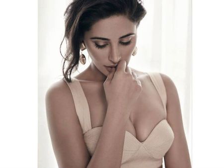 ಮ್ಯಾಕ್ಸಿಮ್ ನಲ್ಲಿ ನರ್ಗೀಸ್ ಫಕ್ರಿ ಮಿನಿಮನ್ ದರ್ಶನ