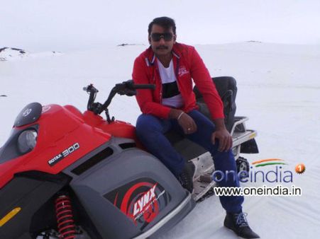 ಚಾಲೆಂಜಿಂಗ್ ಸ್ಟಾರ್ ಗೆ ಹಾರ್ಲೆ ಡೇವಿಡ್ಸನ್ ಉಡುಗೊರೆ