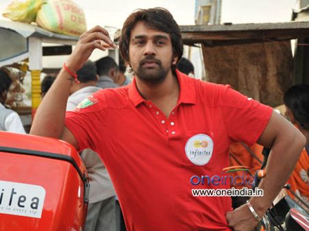 ವಿಜಲ್ ಚಿತ್ರ ವಿಮರ್ಶೆ: ಪಿಜ್ಜಾ ತಿನ್ನುತ್ತಾ ಶಿಳ್ಳೆ ಹೊಡೀರಿ