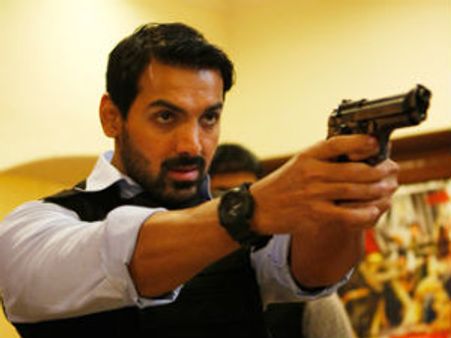 ವಿವಾದದ ಸುಳಿಯಲ್ಲಿ ಜಾನ್ ಅಬ್ರಹಾಂ 'ಮದ್ರಾಸ್ ಕೆಫೆ'