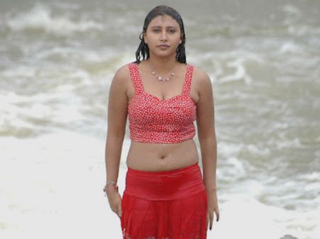 ಮುಂಗಾರು ಮಳೆಯಲ್ಲಿ ಒದ್ದೆ-ಮುದ್ದೆಯಾದ ಬೆಡಗಿಯರು