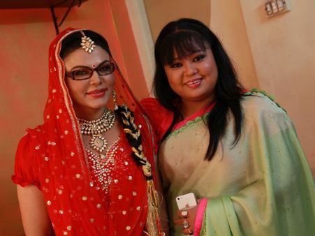 ರಂಗನ ಗಂಗಮ್ಮನ ಸ್ಟೈಲ್ ಗೆ ರಾಖಿ ಕ್ಲೀನ್ ಬೌಲ್ಡ್