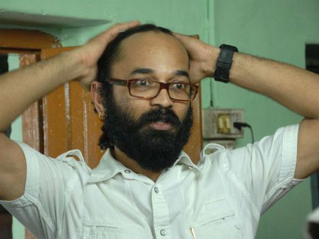 ಕಾರ್ನರ್ ಸೈಟಲ್ಲಿ 'ಮಠ' ಗುರುಪ್ರಸಾದ್ ಕಚಗುಳಿ!