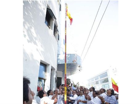 ಈ ಕನ್ನಡ ಮಣ್ಣನು ಮರಿಬೇಡ ಓ... ಅಭಿಮಾನಿ