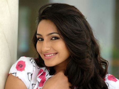 ನಾಟಿ ತುಪ್ಪ ರಾಗಿಣಿಗೆ ತೀವ್ರ ಜ್ವರ ಆಸ್ಪತ್ರೆಗೆ ದಾಖಲು