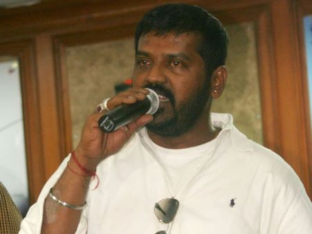 ಸಿಗರೇಟು ಸೇದ್ಬೇಡಿ ಪ್ರೀತಿ ಮಾಡ್ಬೇಡಿ: ನಾಗಶೇಖರ್