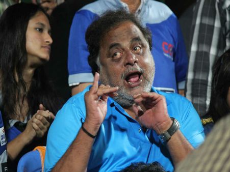 ಕಟ್ಟೆಯೊಡೆದ ಅಂಬರೀಶ್ ಅಭಿಮಾನಿಗಳ ಆಕ್ರೋಶ