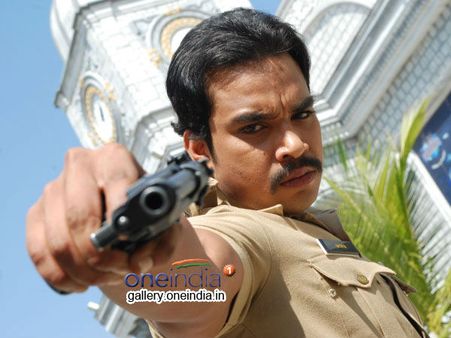 ಪ್ರೇಕ್ಷಕನ ತಾಳ್ಮೆ ಪರೀಕ್ಷಿಸುವ ’ವೀರ ಪುಲಿಕೇಶಿ’ ಚಿತ್ರ