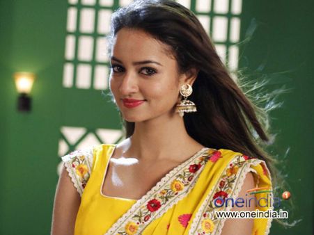 ಚಿತ್ರಮಂದಿರದಲ್ಲಿ ಬೆಚ್ಚಿಬೀಳಿಸುತ್ತಿರುವ 'ಚಂದ್ರಲೇಖ'