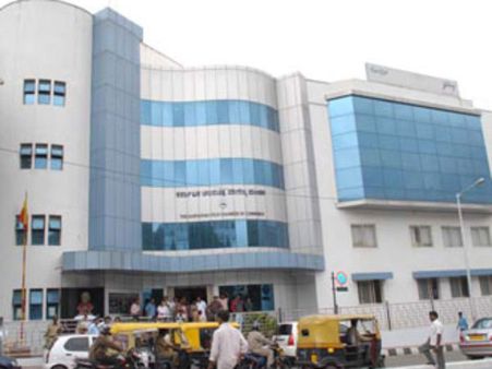 ಇನ್ನೂರು ಸಿನಿಮಾಗಳು ಒಂದೇ ದಿನ ಮಾರಾಟಕ್ಕಿವೆ