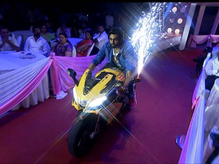 ಪ್ಯಾಟೆ ಹುಡ್ಗೀರ್ ಜೊತೆ 'ಬಹದ್ದೂರ್' ಗಂಡು ಧ್ರುವ