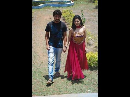 ಸ್ಯಾಂಡಲ್ ವುಡ್ ಡಿಫರೆಂಟ್ ಲವ್ ಸ್ಟೋರಿಗಳು