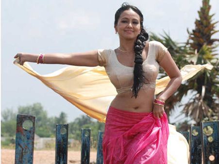 ನಟಿ ಸನಾ ಖಾನ್ ಮತ್ತವರ ಬಾಯ್ ಫ್ರೆಂಡ್ ಅರೆಸ್ಟ್