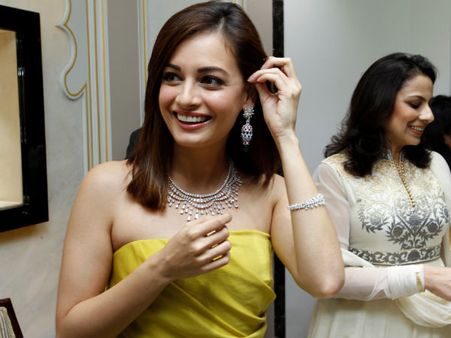 ಬೆಂಗಳೂರಲ್ಲಿ ಚಿನ್ನದ ಮಳಿಗೆ ತೆರೆದ ದಿಯಾ ಮಿರ್ಜಾ