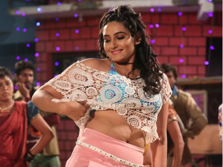 'ನಾಟಿ ಕೋಳಿ' ಸಾರಿಗೆ 'ರಾಗಿಣಿ'ಯ ಮಿರ್ಚಿ ಮಸಾಲೆ