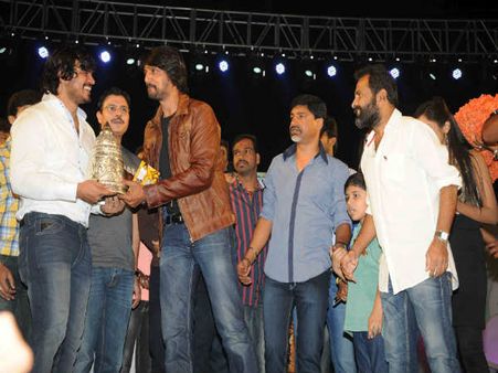 ಕಿಚ್ಚ ಸುದೀಪ್ ಬೆಳ್ಳಿ ಕಿರೀಟ ನಿರಾಕರಿಸಿದ್ದು ಯಾಕೆ?