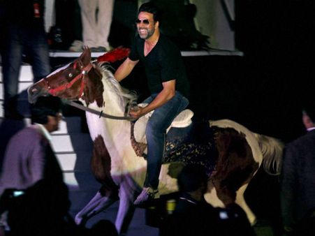 'ಸಿಂಗ್ ಈಸ್ ಬ್ಲಿಂಗ್'ನಲ್ಲಿ ಅಕ್ಕಿ ಆಕ್ಷನ್, ಕಾಮಿಡಿ, ರೊಮಾನ್ಸ್