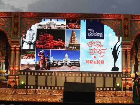 ಸ್ಯಾಂಡಲ್ ವುಡ್ ಬಿಕ್ಕಟ್ಟಿಗೆ ಮತ್ತೆ ಸಾಕ್ಷಿಯಾದ ಸಮಾರಂಭ