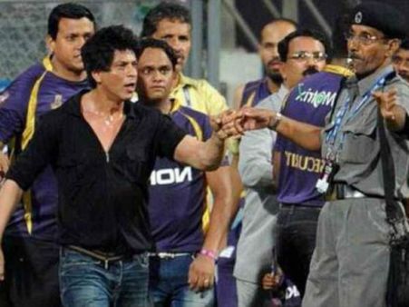 ಮಕ್ಕಳೆದುರು ಬೈದ ಶಾರುಖ್ ಮೇಲೆ ಎಫ್.ಐ.ಆರ್.!