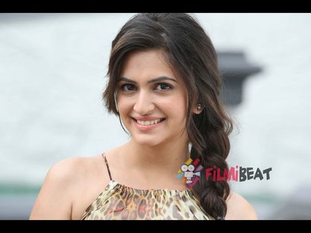 ಕುರುಡಿಯಾದ ಕ್ಯೂಟ್ ಹುಡುಗಿ ಕೃತಿ ಖರಬಂಧ