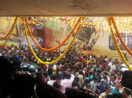 'ರಣವಿಕ್ರಮ'ನ ಪರಾಕ್ರಮ ನೋಡೋಕೆ ನೂಕು ನುಗ್ಗಲು