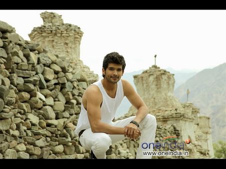 ಸ್ಯಾಂಡಲ್ ವುಡ್ ದೂದ್ ಪೇಡ ದಿಗಂತ್ ಈಗ ಕ್ರಿಕೆಟರ್