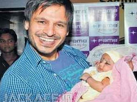 ಕರ್ನಾಟಕದ ಅಳಿಯ ವಿವೇಕ್ ಮನೆಗೆ 3 ಕೆ.ಜಿ ಬಂಗಾರ