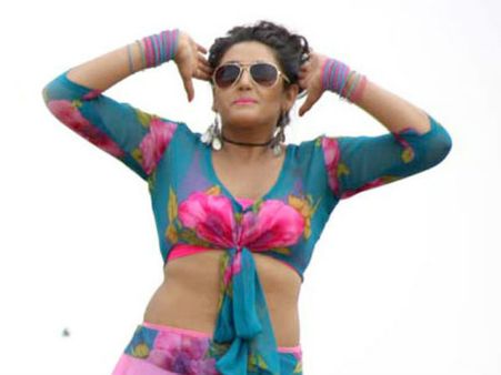 ರಾಗಿಣಿ ದ್ವಿವೇದಿ 'ನಾಟಿಕೋಳಿ' ಮೇಲೆ ಎರಗಿದ 'ಹುಲಿ'