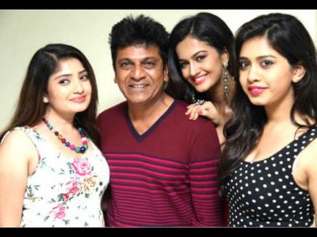 ಕರ್ನಾಟಕದೆಲ್ಲೆಡೆ 'ವಜ್ರಕಾಯ' ಶಿವಣ್ಣನ ಗುಣಗಾನ