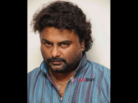 'ಪೊರ್ಕಿ' ಹುಚ್ಚ ವೆಂಕಟ್ ಲಾಂಗ್ ಹಿಡೀಬೇಕಾ?