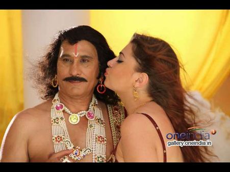 ವಿವಾದದ ಕೇಂದ್ರಬಿಂದು - ಯಾರೀ ಡಾ.ಸುರೇಶ್ ಶರ್ಮಾ?