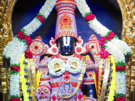 ತಿರುಪತಿ ದೇವಾಲಯದಲ್ಲೂ ಬಿಡದ ಕುಡ್ಲದ ನಟಿಯ ಸೆಲ್ಫಿ ಹುಚ್ಚು