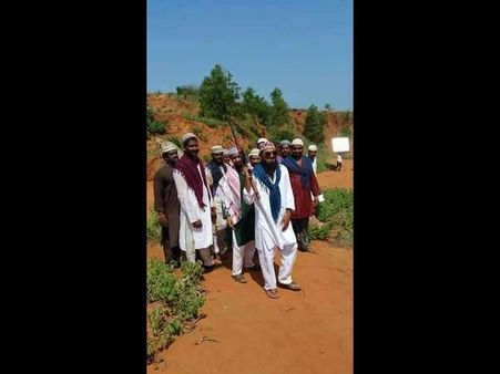 ಈ ಫೋಟೋದಲ್ಲಿರುವ ವ್ಯಕ್ತಿಯನ್ನು ನೀವು ಬಲ್ಲಿರಾ?