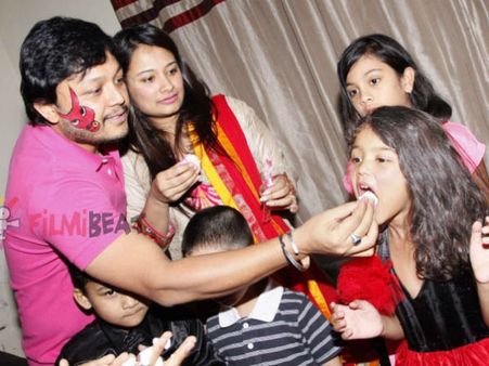 ಗೋಲ್ಡನ್ ಸ್ಟಾರ್ ತೋಳೊಳಗೆ ಮರಿ ಲಿಟಲ್ ಸ್ಟಾರ್...