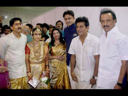 ಚಿತ್ರಗಳು : ಶಿವಣ್ಣನ ಮಗಳಿಗೆ ಆಶೀರ್ವದಿಸಿದ ಸಿನಿಮಾ ತಾರೆಯರು