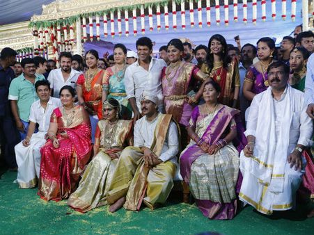 ಮದುವೆಯಲ್ಲಿ ಜನ ಜಾತ್ರೆ : ಶಿವಣ್ಣ ಕುಟುಂಬಕ್ಕೆ ಸಿಗದ ಊಟ.!