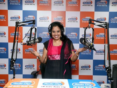 ರೇಡಿಯೋ ಜಾಕಿಯಾದ ಜಗ್ಗೇಶ್ ಪತ್ನಿ ಪರಿಮಳ