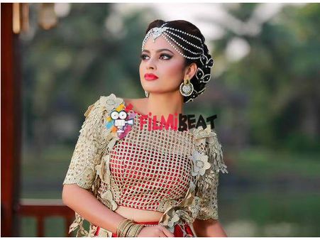 ಸ್ವಲ್ಪ ಫ್ಲ್ಯಾಶ್ ಬ್ಯಾಕ್ ಗೆ ಹೋಗಿ, ಈಕೆ ಯಾರು ಅಂತ ಹೇಳಿ..