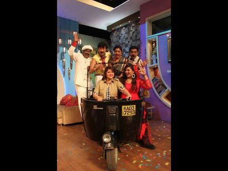 'ಬೆಣ್ಣೆ ದೋಸೆ' ಹೋಟೆಲ್ ನಲ್ಲಿ ಮಾಲಾಶ್ರೀ ಆಟೋ ಸವಾರಿ