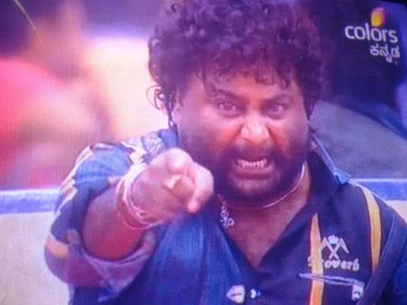 ''ಹೆಣ್ಮಕ್ಕಳ ಕಾಲು ಕತ್ತರಿಸ್ತೀನಿ'' ಎಂದ ಹುಚ್ಚ ವೆಂಕಟ್.!