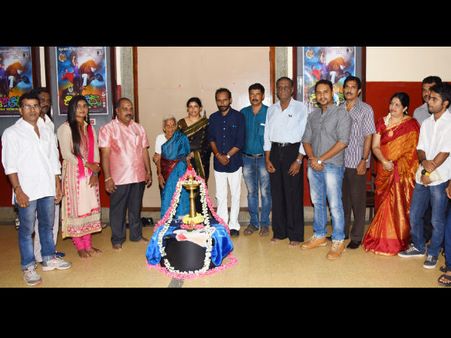 ಕರಾವಳಿ ಜಿಲ್ಲೆಯಲ್ಲಿ 'ರೈಟ್ ಬೊಕ್ಕ ಲೆಫ್ಟ್' ಸಿನಿಮಾ ಗುಂಗು