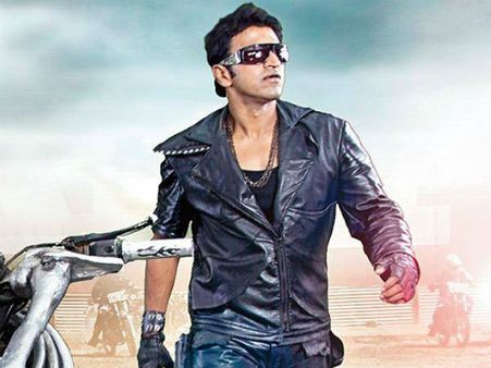 ಅಪ್ಪುಗೆ, 'ಚಕ್ರವ್ಯೂಹ' 25ನೇ ಚಿತ್ರನಾ, ಅಥವಾ 'ದೊಡ್ಮನೆ ಹುಡುಗ'ನಾ?