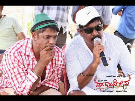 ಚಿತ್ರಗಳು: ಭರ್ಜರಿಯಾಗಿ ದನ ಕಾಯುತ್ತಿರುವ ವಿಜಿ ಮತ್ತು ಪ್ರಿಯಾಮಣಿ..!