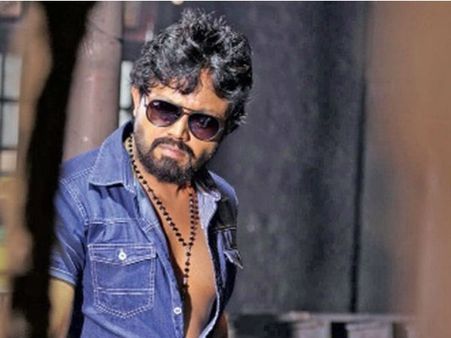 ವಿಡಿಯೋ: 'ಧಗ ಧಗ' ಅಂತ ಧೂಳೆಬ್ಬಿಸಿದ 'ಸ್ಟೈಲ್ ಕಿಂಗ್'