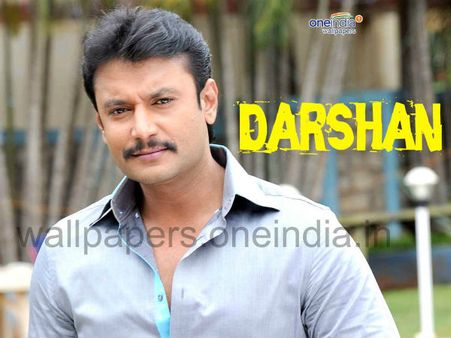 ಕಾಲು ಮುರಿದುಕೊಂಡ, ಪುಟ್ಟ ಅಭಿಮಾನಿಗೆ ಸಾಂತ್ವನ ನುಡಿದ ದರ್ಶನ್