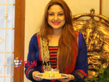 ನಿಮ್ಮೆಲ್ಲರಿಗೂ ಎಳ್ಳು ಬೆಲ್ಲ ನೀಡಲು ಬಂದ್ರು ಪ್ರಿಯಾಂಕ ಉಪೇಂದ್ರ