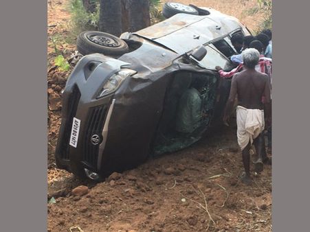 ಬಹುಭಾಷಾ ನಟಿ ಪ್ರಣೀತಾ ತೆರಳುತ್ತಿದ್ದ ಕಾರು ಪಲ್ಟಿ